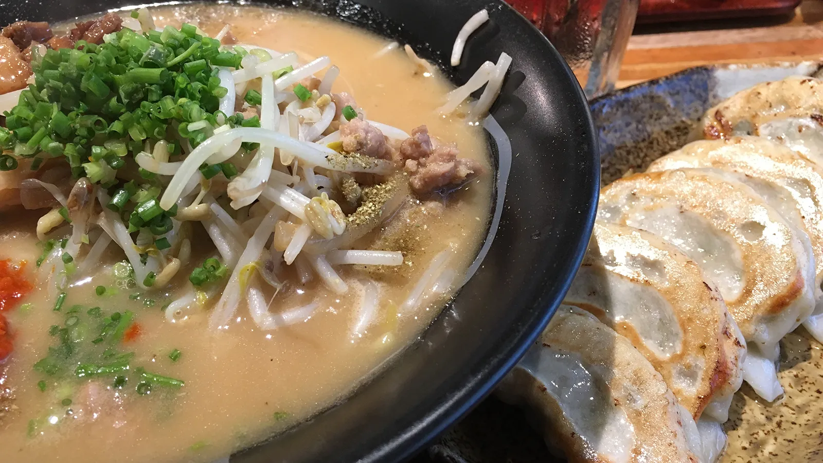 マニラのラーメン事情 『Mendokoro Ramenba』 味噌ラーメン+餃子
